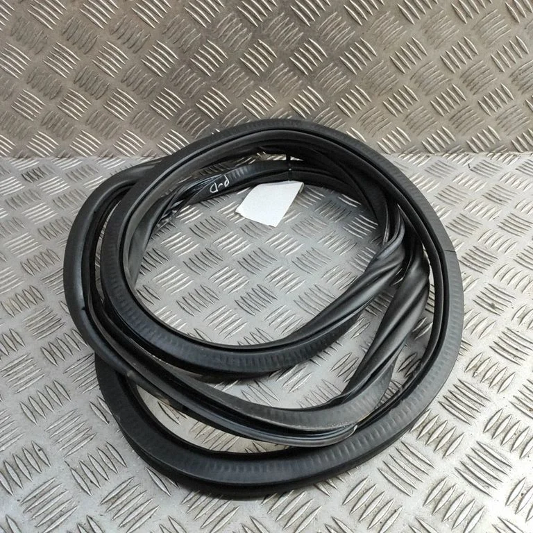 Rubber seal front door (on door) 2GS867912B