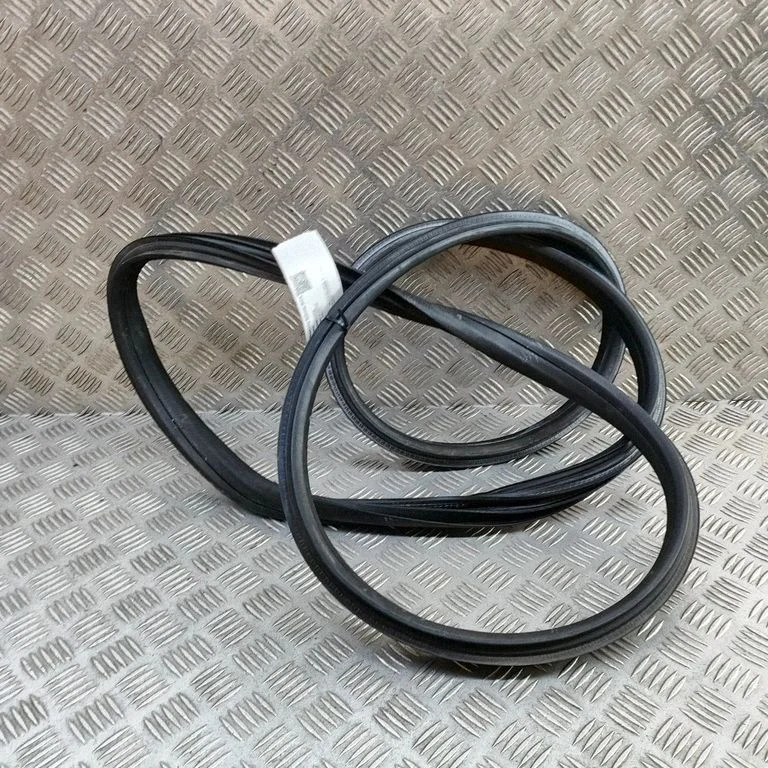 Esiukse tihend (ukse pool) – Mercedes-Benz C-klass W205 (2014-2021)