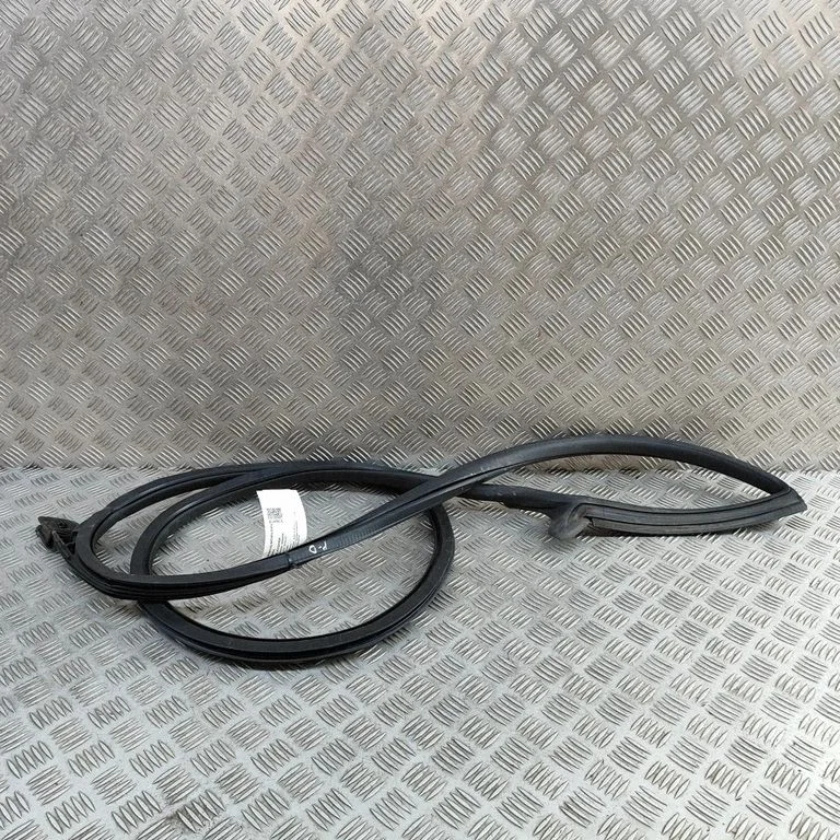 Rubber seal front door (on door) 8W6831708D