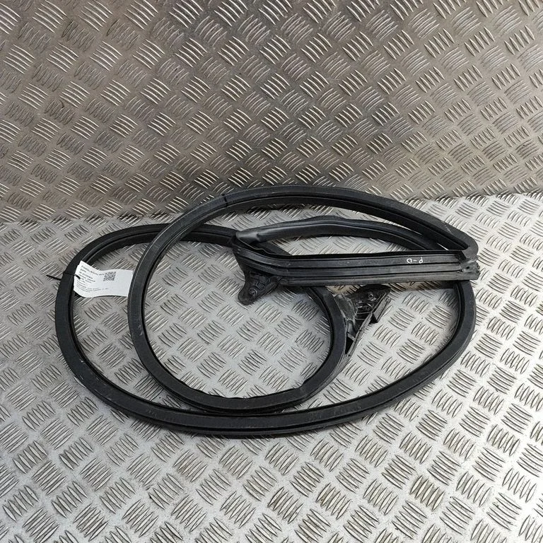 Rubber seal front door (on door) 8W6831708