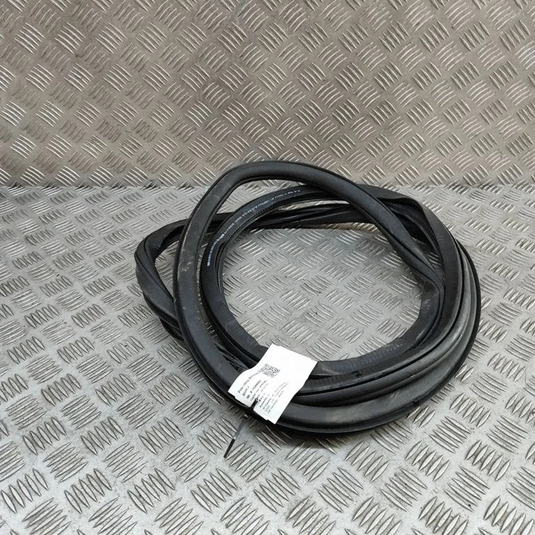 Rubber seal front door (on door) 11A867912B