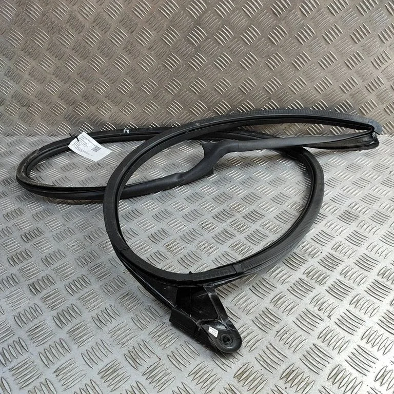 Priekšējā blīvgumija (uz durvīm) 8W8831708A