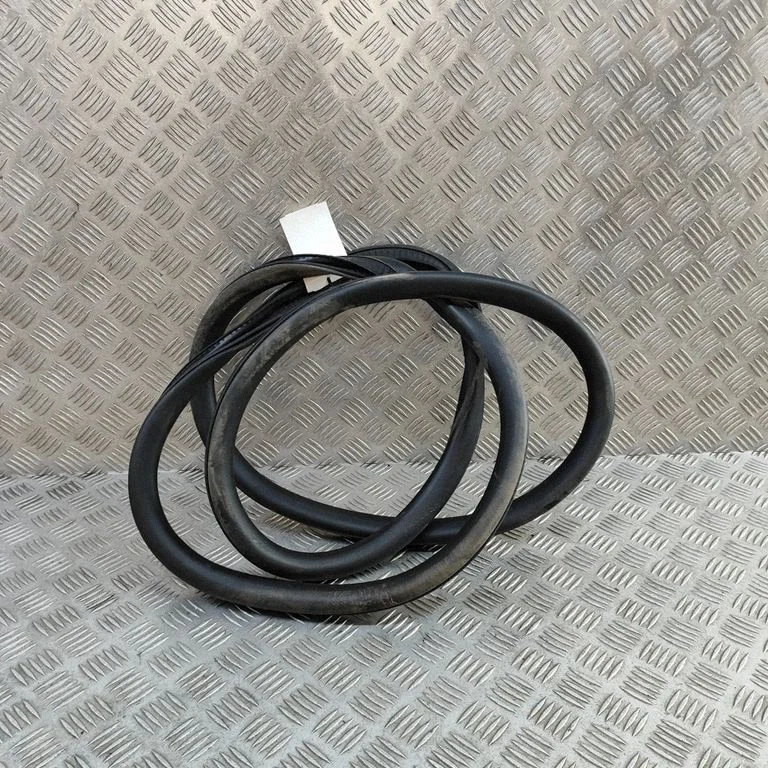 Priekšējā blīvgumija (uz durvīm) LJ6BS20708AF