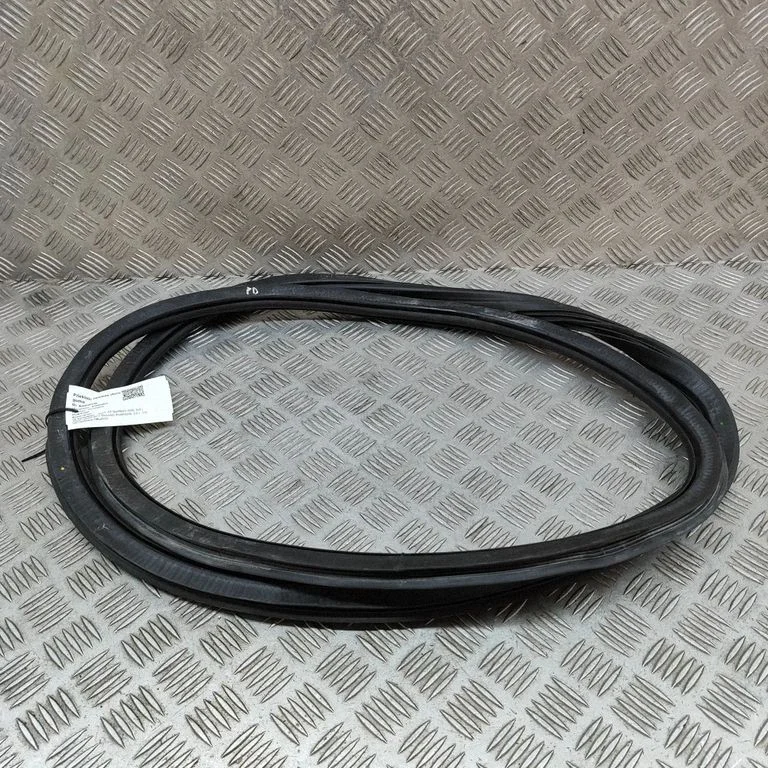 Esiukse tihend (ukse pool) 8V4831721A