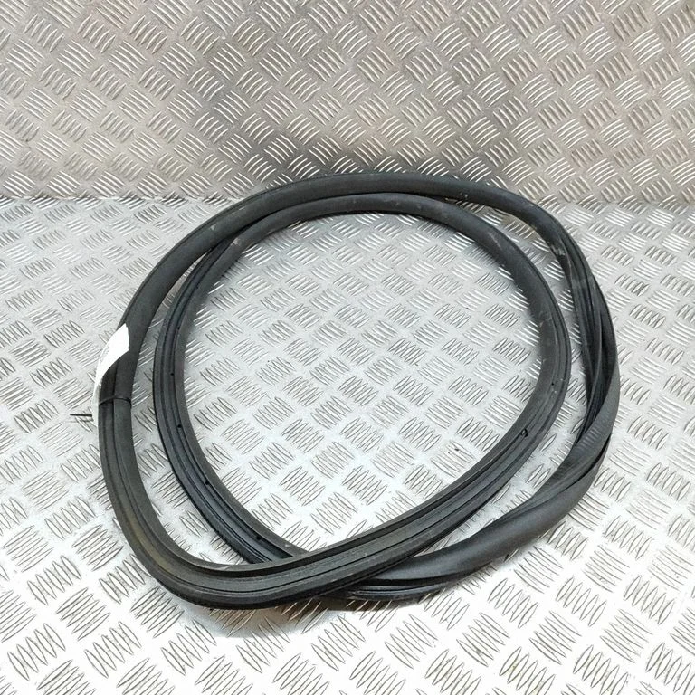 Rubber seal front door (on door) – Mercedes-Benz EQS V297 (2021-)