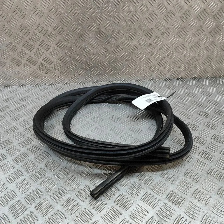 Esiukse tihend (ukse pool) – Nissan Qashqai J12 (2021-)