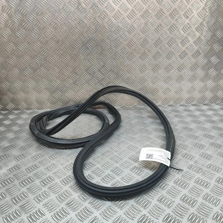 Priekšējā blīvgumija (uz durvīm) 5E3867365B