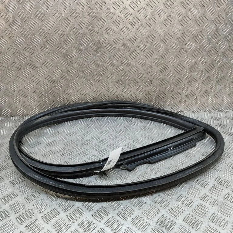 Priekšējā blīvgumija (uz durvīm) 99653707601