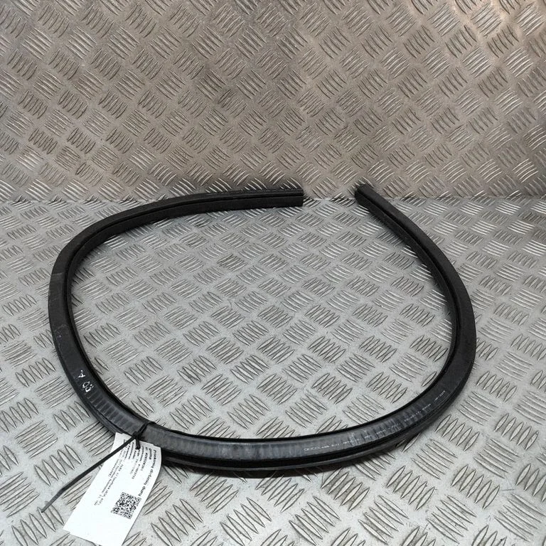 Rubber seal front door (on door) 4G8831707A