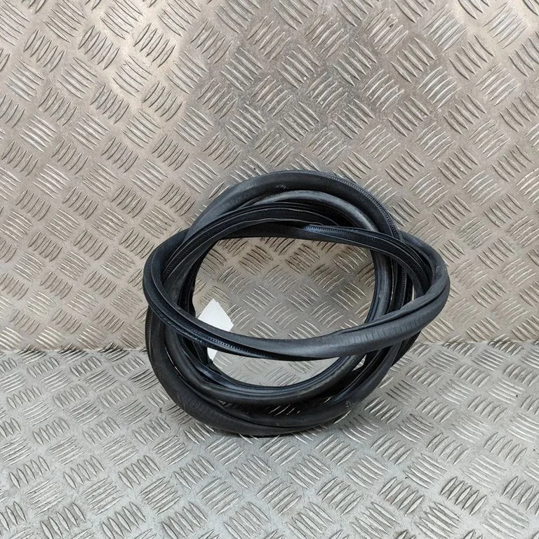 Priekšējā blīvgumija (uz durvīm) 72310TEAT01