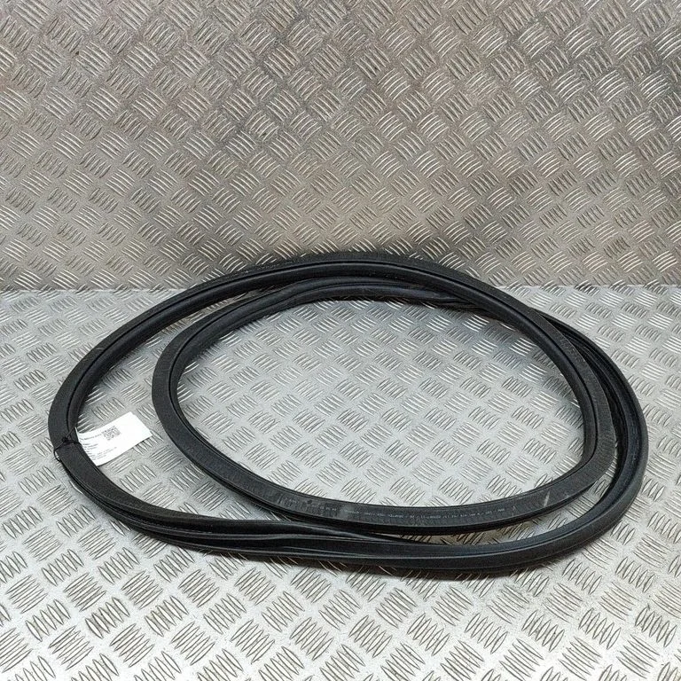 Priekšējā blīvgumija (uz durvīm) 8491416
