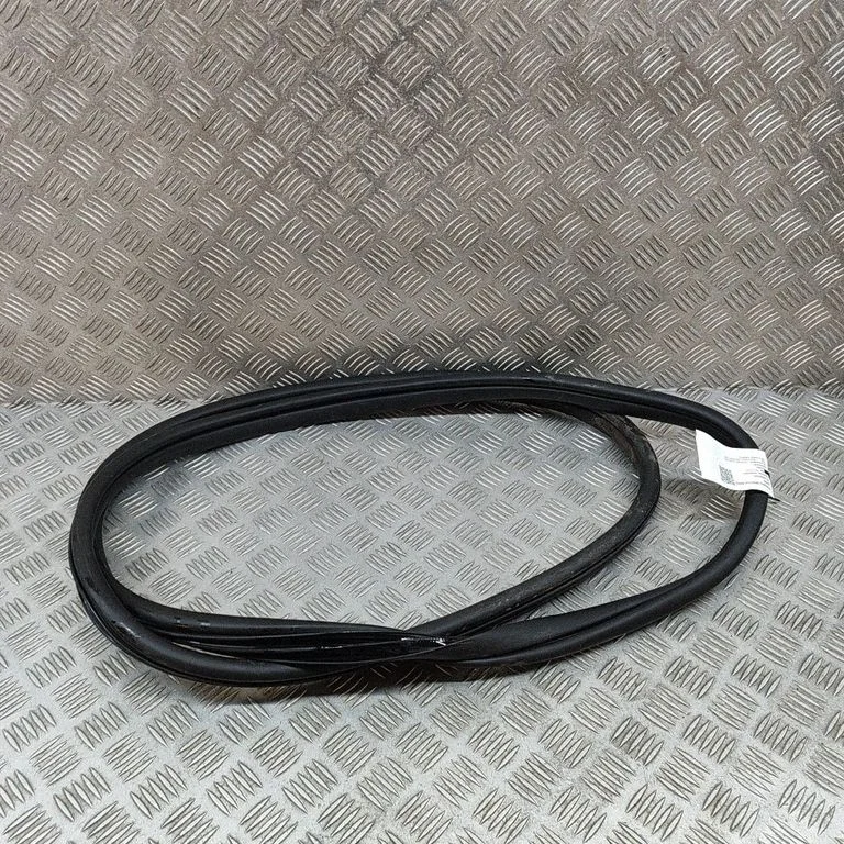 Esiukse tihend (ukse pool) 82120CU000
