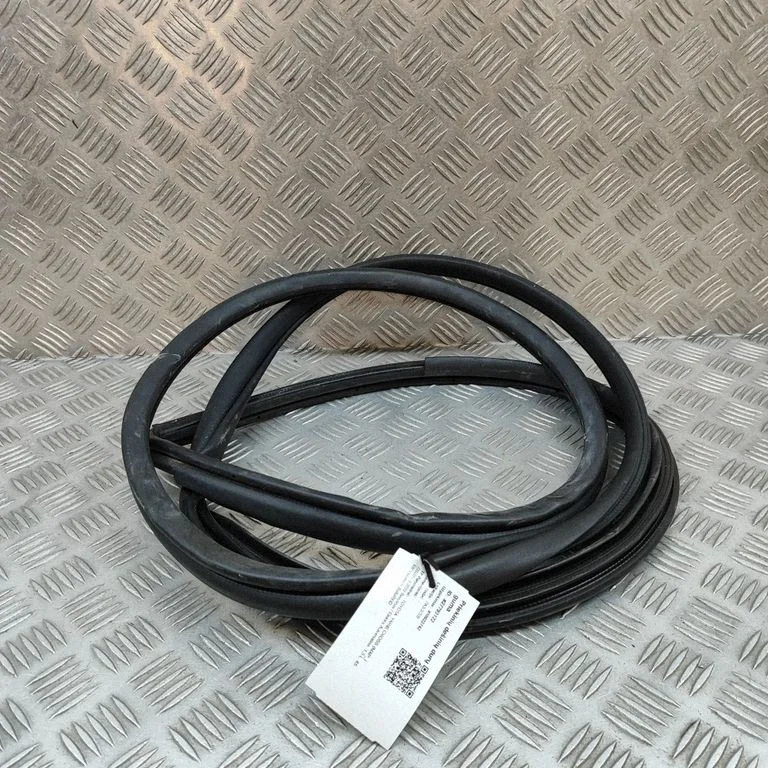 Priekšējā blīvgumija (uz durvīm) 62311K2010