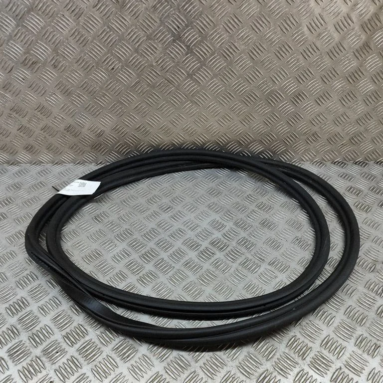 Priekšējā blīvgumija (uz durvīm) 7428678