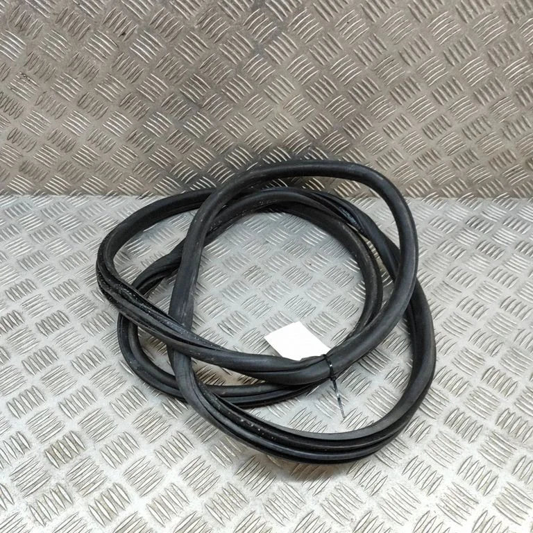 Priekšējā blīvgumija (uz durvīm) 7393423