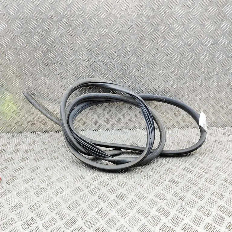 Uszczelka drzwi przednich (na drzwiach) – Opel Vivaro (2014-2018)