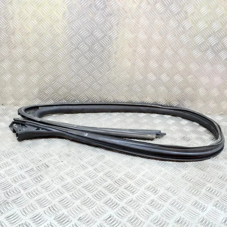 Uszczelka drzwi przednich (na drzwiach) 2L040614NRCS9