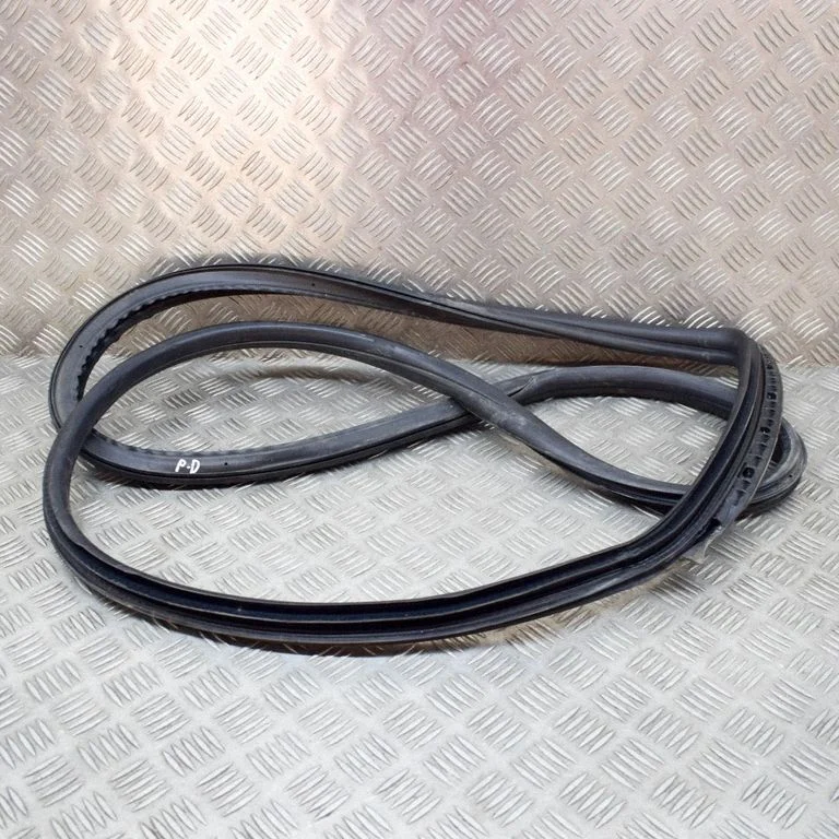Rubber seal front door (on door) – BMW 2 Series F22 F23 (2017-)