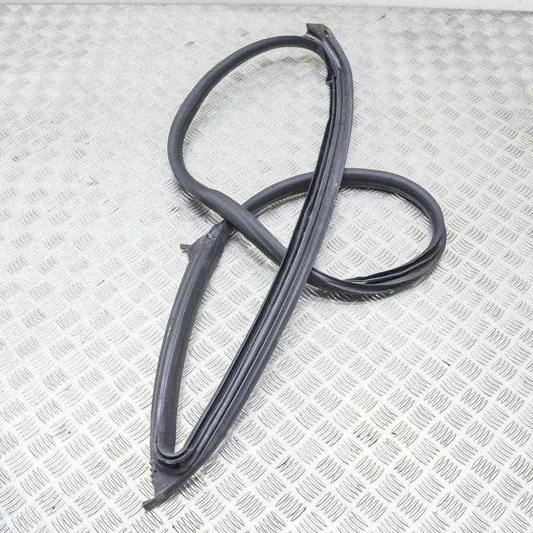 Rubber seal front door (on door) – right