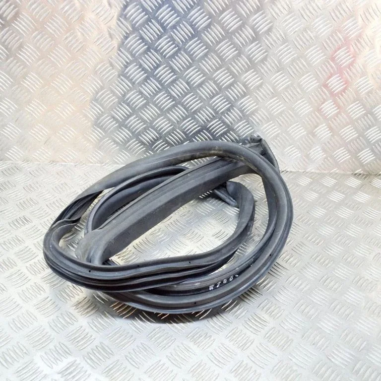 Rubber seal front door (on door) – right