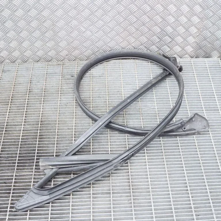 Esiukse tihend (ukse pool) – Mercedes-Benz E-klass C207 W207 (2009-2017)