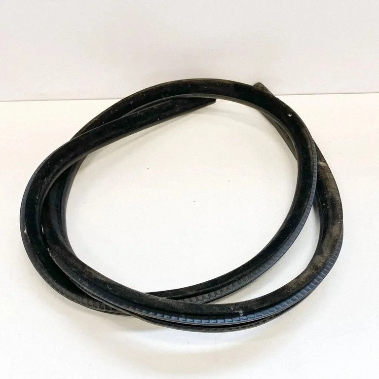 Rubber seal front door (on door) – right
