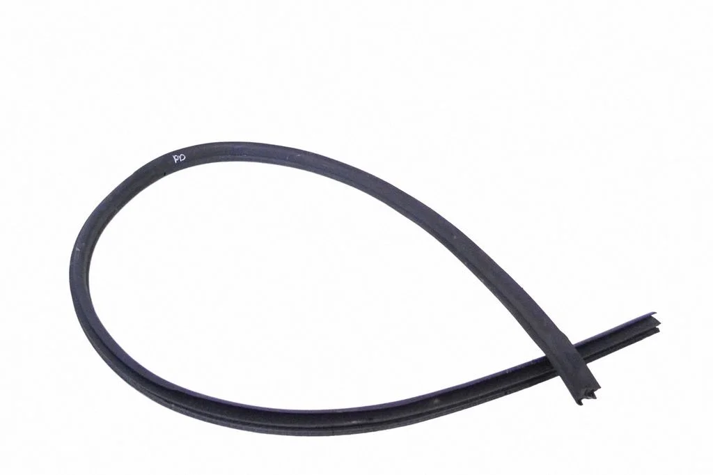 Rubber seal front door (on door) 7046101