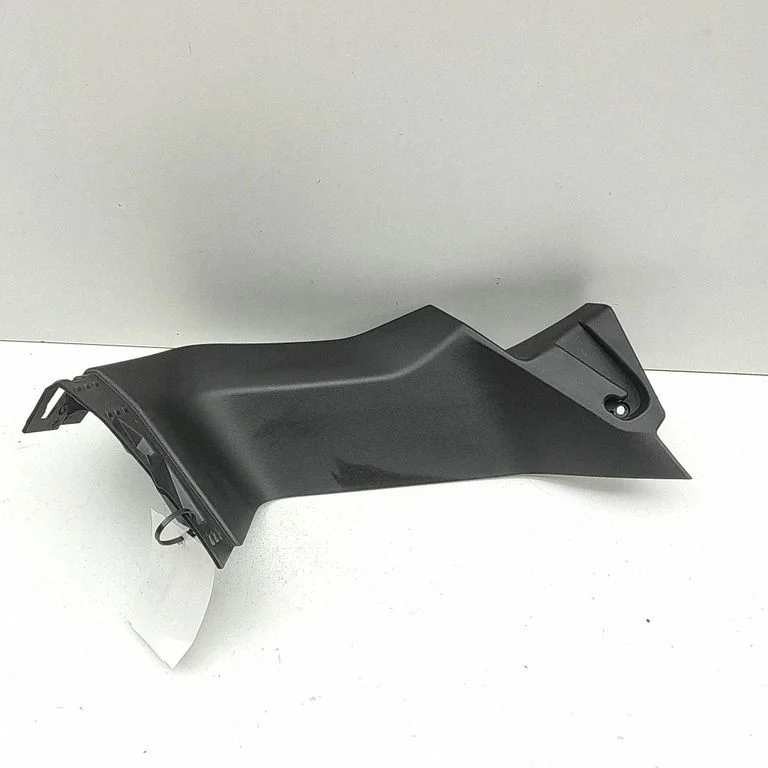 Aizmugurējā vāka apdare – BMW XM (2022-)