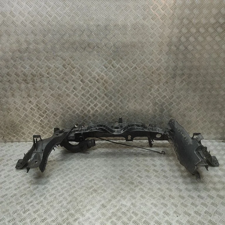 Radiatoru paneļa augšējā daļa BK218B041AA