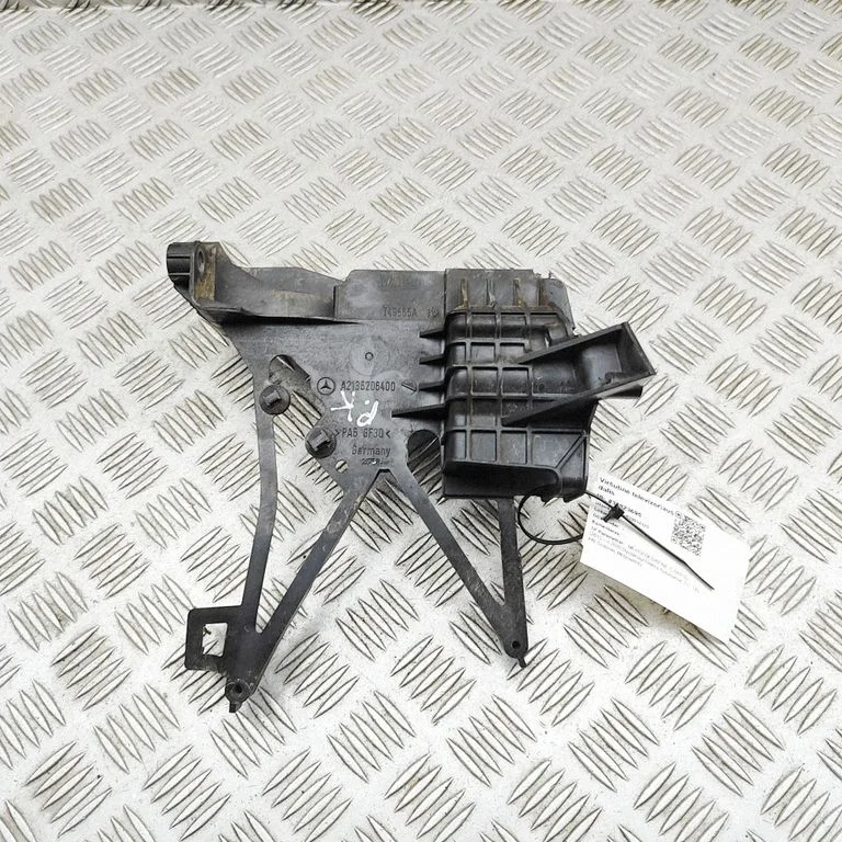 Radiatoru paneļa augšējā daļa A2136206400