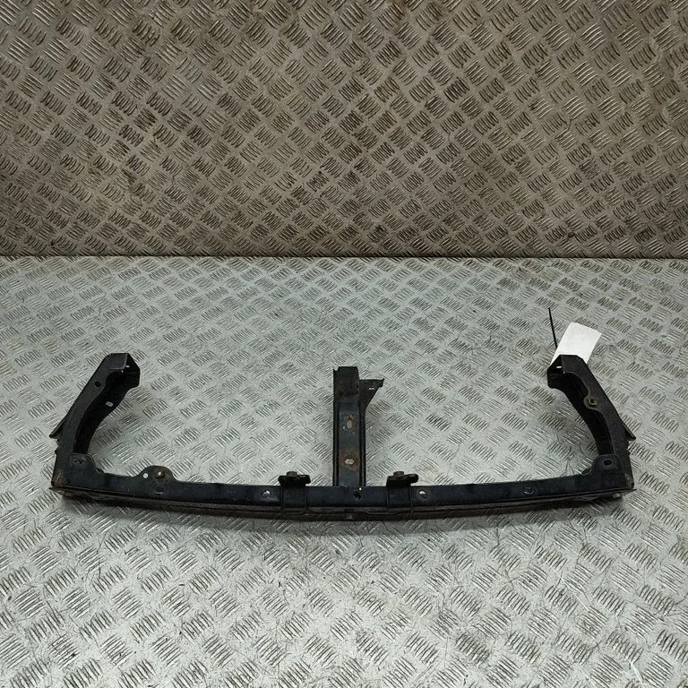 Radiaatori tugipaneeli ülaosa – Mitsubishi L200 (2015-)