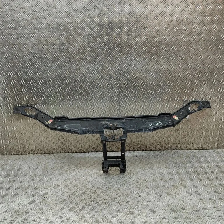 Radiatoru paneļa augšējā daļa A2156200372