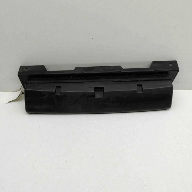 Radiatoru paneļa augšējā daļa J8A29H700AB