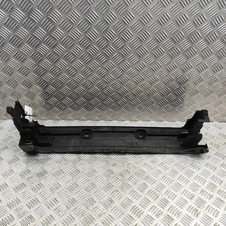 Radiatoru paneļa augšējā daļa 7639071