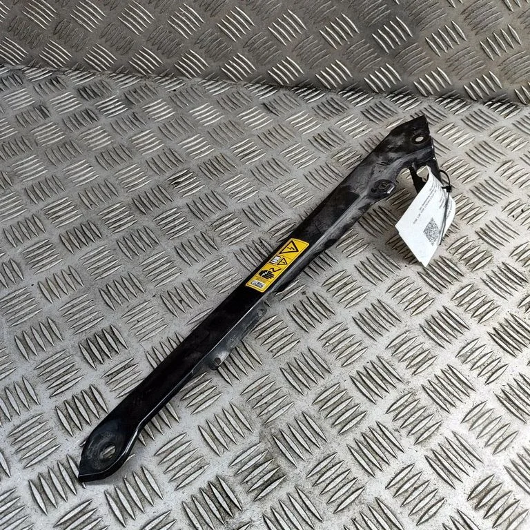 Radiatoru paneļa augšējā daļa – Volkswagen e-Golf (2014-)