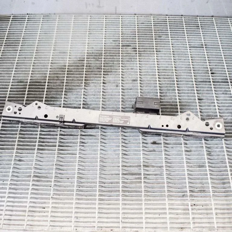 Radiatoru paneļa augšējā daļa – Opel Astra H (2004-2012)