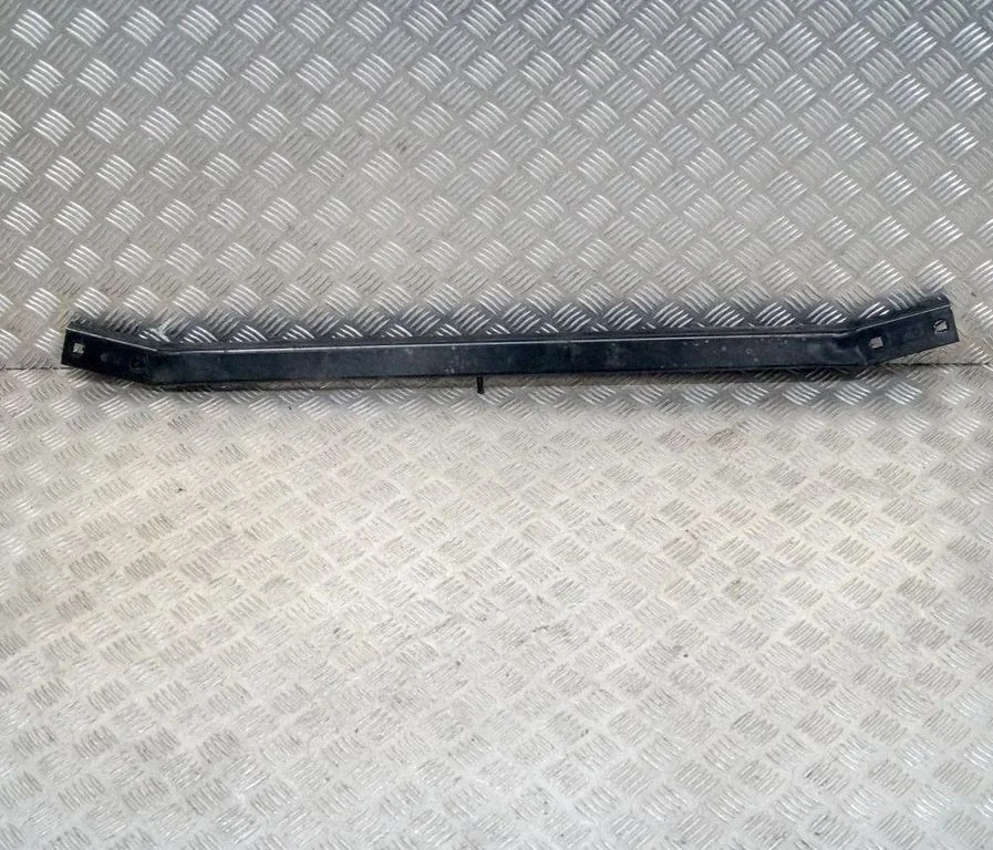 Radiaatori tugipaneeli ülaosa – BMW 7-seeria F01 F02 F03 F04 (2008-2016)