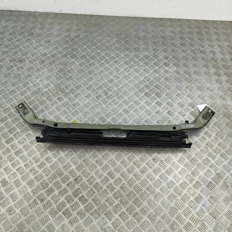 Radiatoru paneļa augšējā daļa 5103398AB