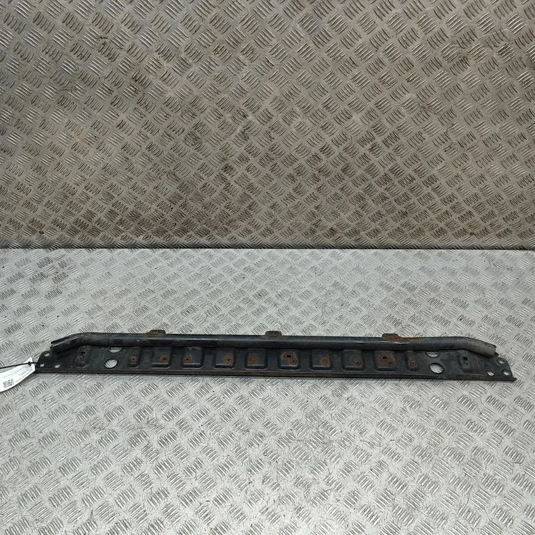 Radiatoru paneļa apakšējā daļa LR024295