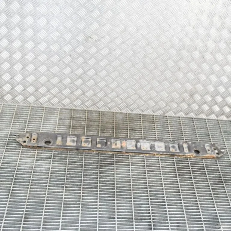 Radiatoru paneļa apakšējā daļa