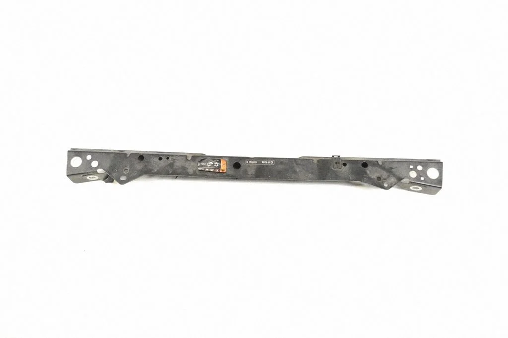 Radiatoru paneļa augšējā daļa – Opel Astra J (2010-2015)