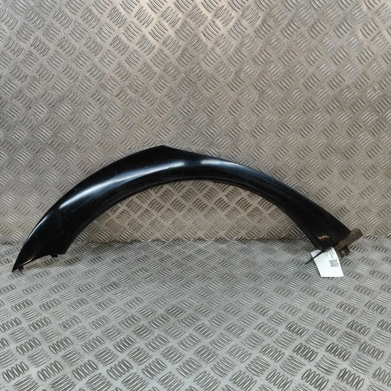 Fender trim (molding) – Subaru Outback (2004-2006)