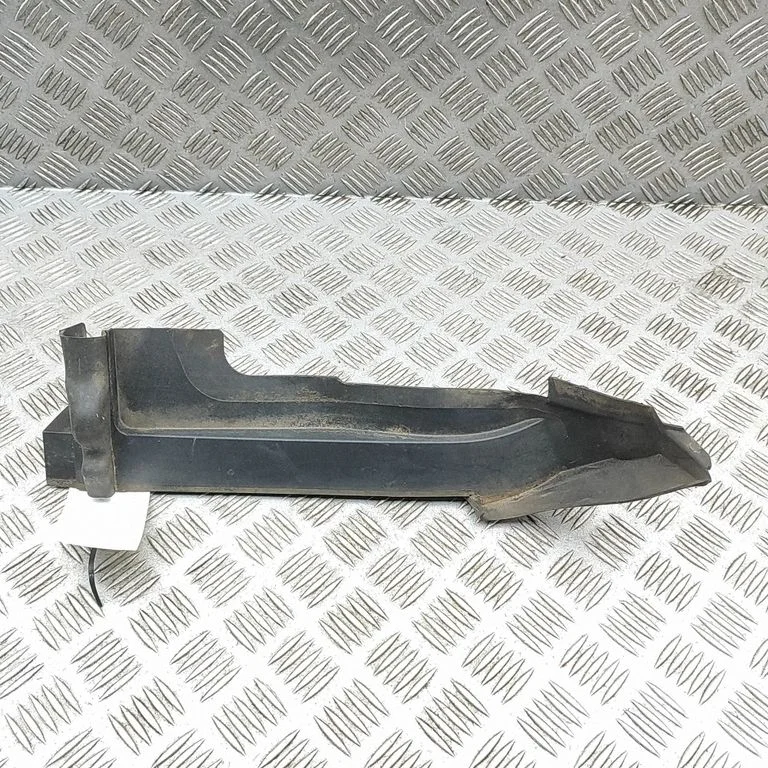 Spārna apdare (moldings) 4M0821169C