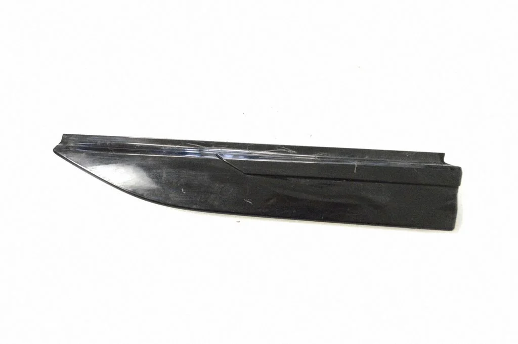 Poritiiva iluliist (molding) J8A2280B11CE