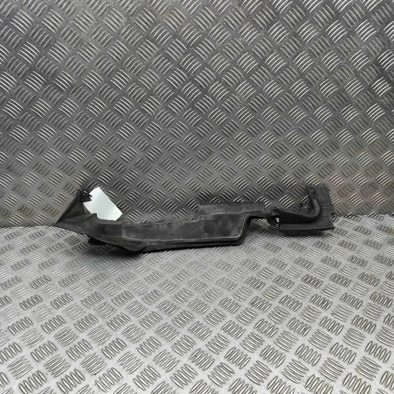 Poritiiva iluliist (molding) 8W6821169C