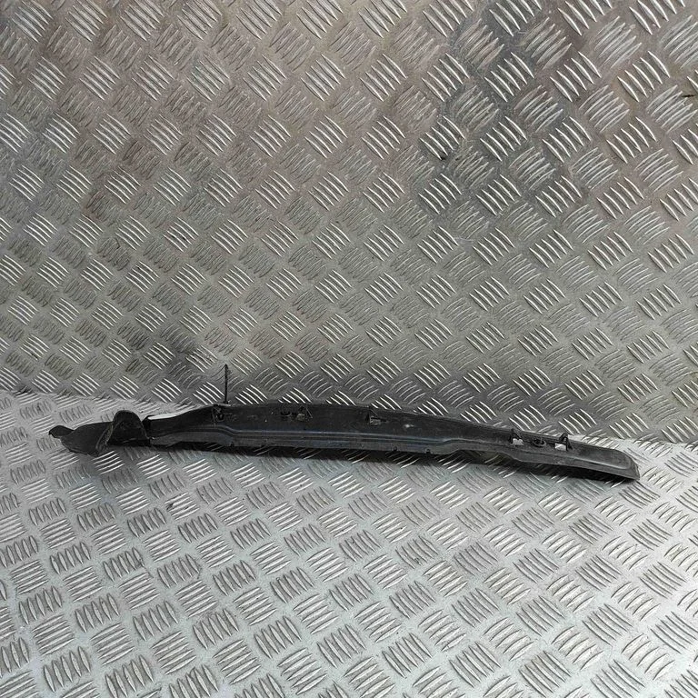 Poritiiva iluliist (molding) 8V0821111