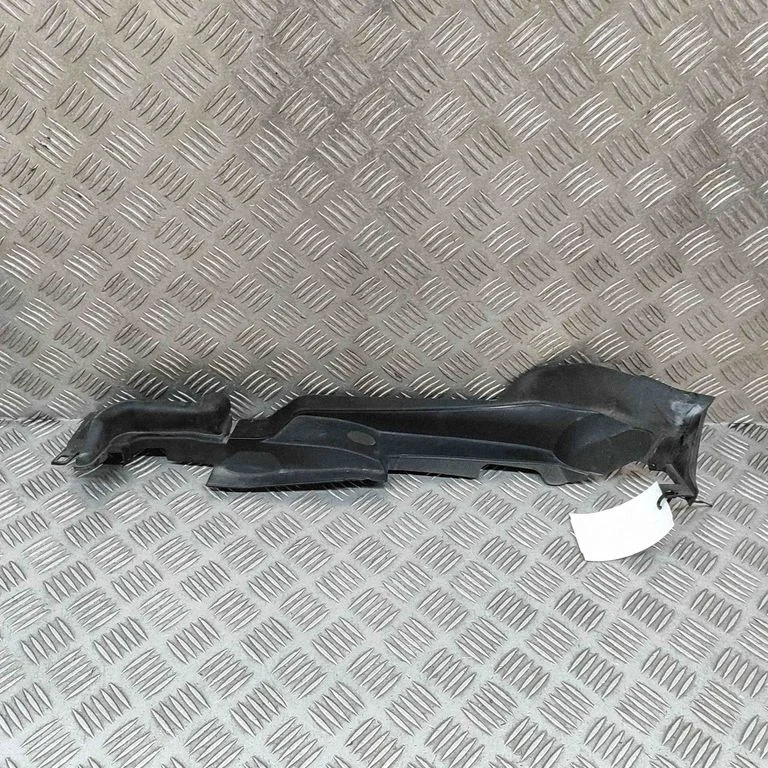 Spārna apdare (moldings) 8W0821169C
