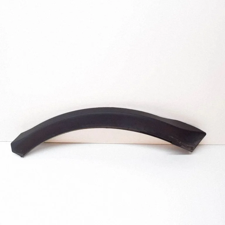 Fender trim (molding) – Land Rover Range Rover Sport L320 (2005-2013)