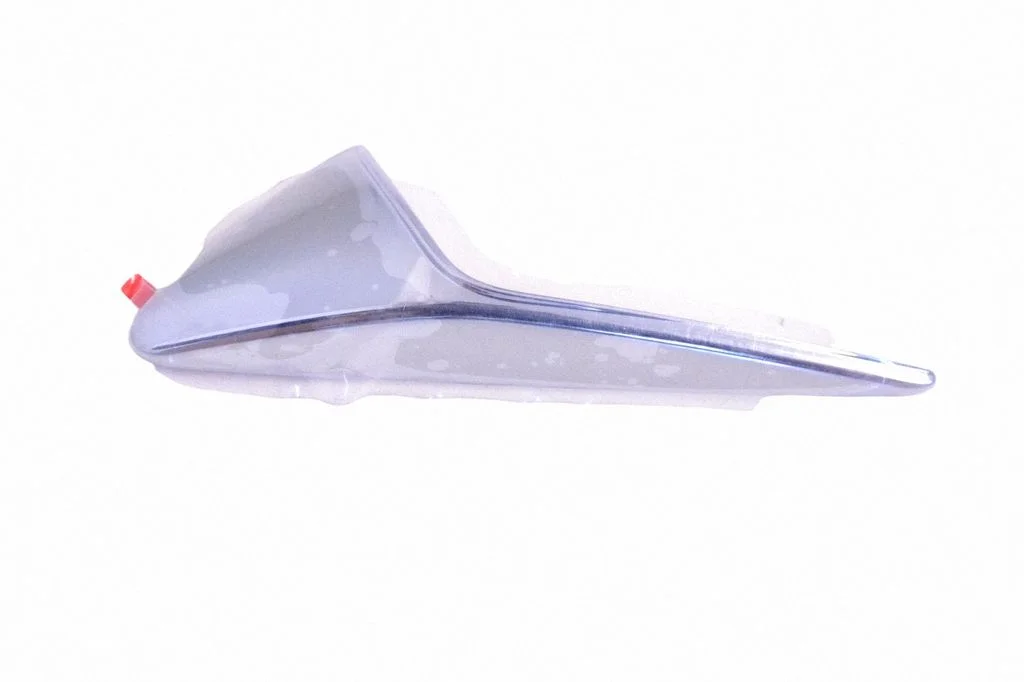 Poritiiva iluliist (molding) – Tesla Model S (2012-)