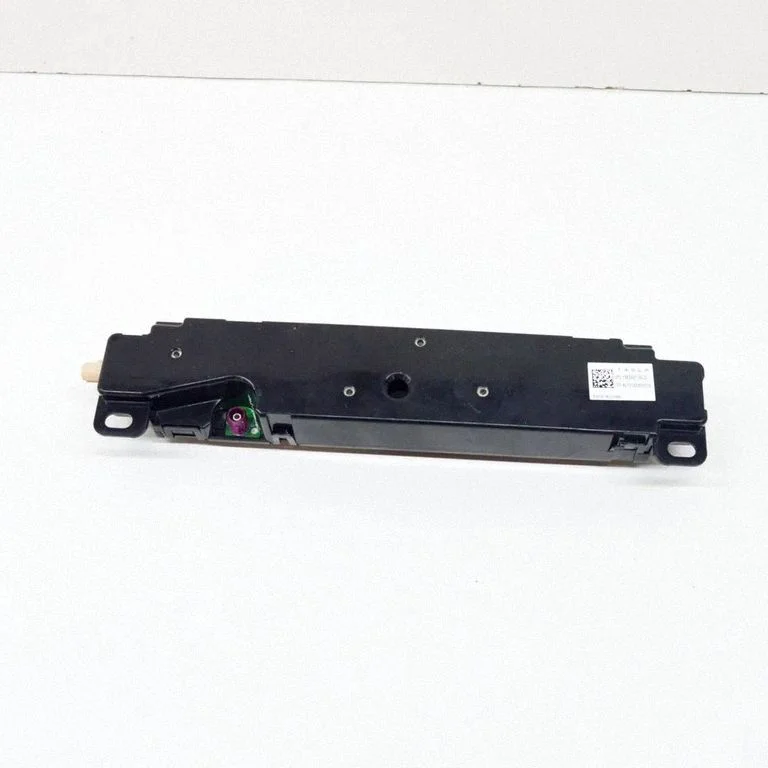 Aerial GPS antenna – Tesla Model Y (2020-)